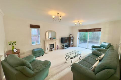 4 bedroom detached house for sale, Crowdale Drive, Fleet GU51