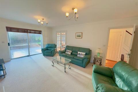 4 bedroom detached house for sale, Crowdale Drive, Fleet GU51