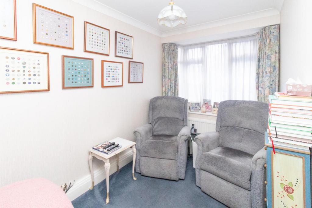 14 Hillside Gardens TV Room.jpg
