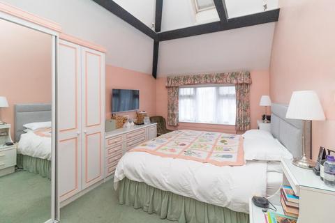 4 bedroom house for sale, Hillside Gardens, Edgware, HA8