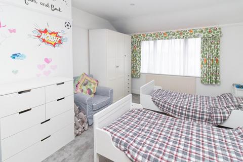 4 bedroom house for sale, Hillside Gardens, Edgware, HA8