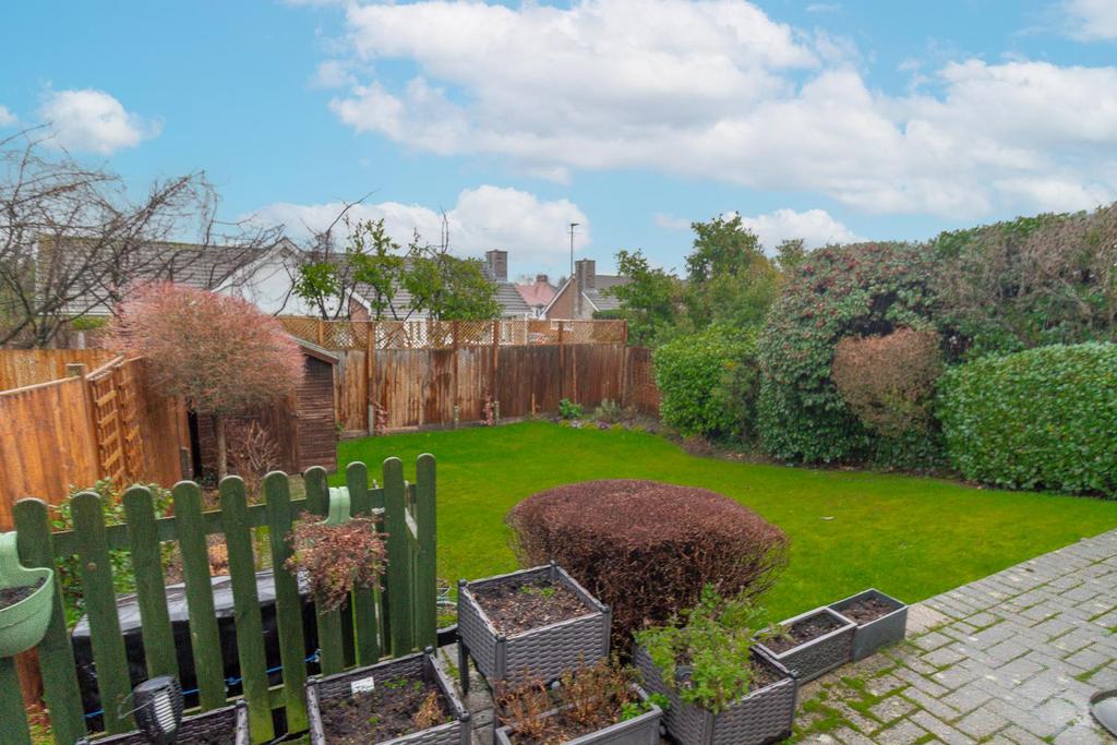 14 Hillside Gardens Garden.jpg