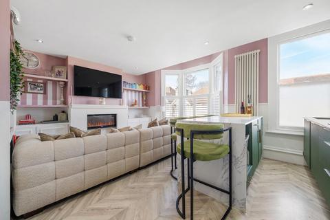 2 bedroom flat for sale, Maplestead Road, SW2