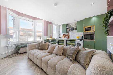 2 bedroom flat for sale, Maplestead Road, SW2