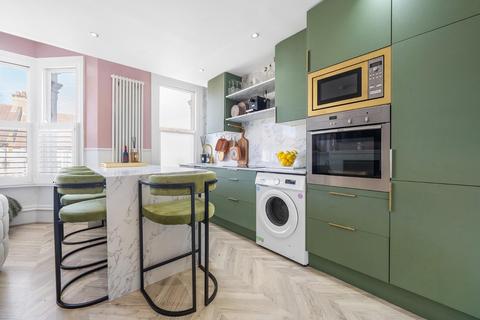 2 bedroom flat for sale, Maplestead Road, SW2