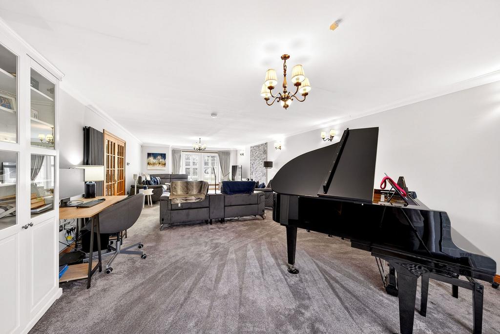 Sitting / Dining Room