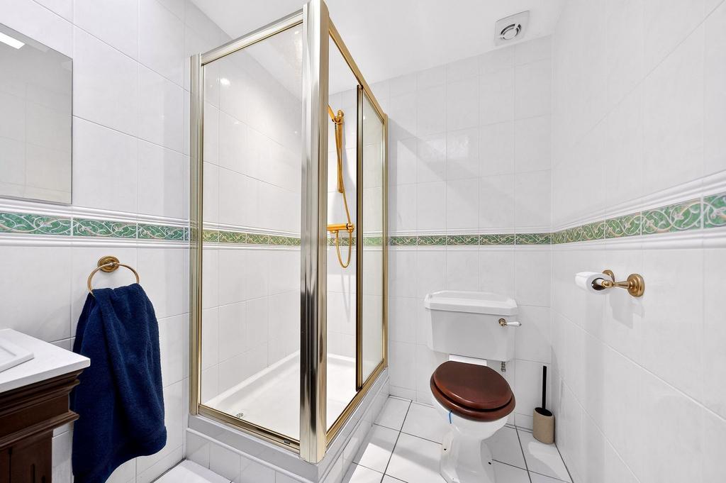 Bedroom Two En-suite