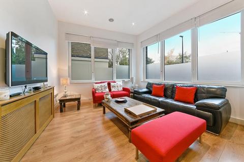 2 bedroom flat to rent, Halcyon Wharf, Wapping High Street, Wapping, London, E1W