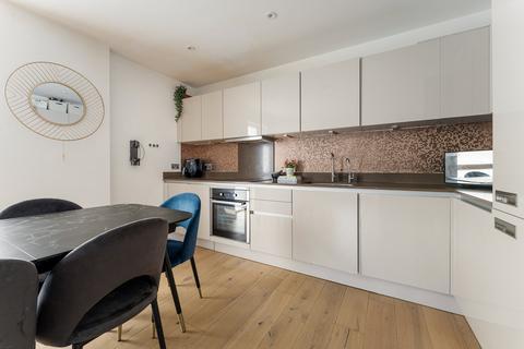 2 bedroom flat for sale, Riverwell Close, Watford, WD18
