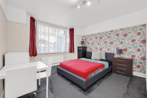 4 bedroom semi-detached house for sale, North Circular Road, London NW10