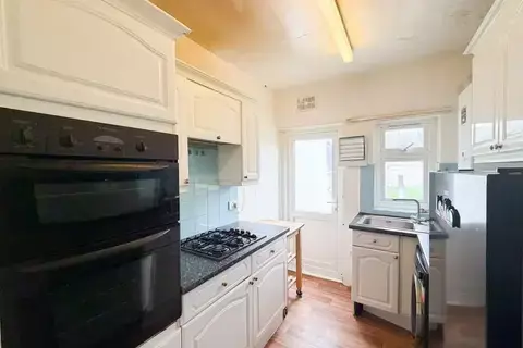 4 bedroom terraced house to rent, Broadhurst Avenue, Ilford IG3