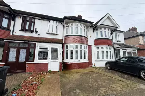 4 bedroom terraced house to rent, Broadhurst Avenue, Ilford IG3