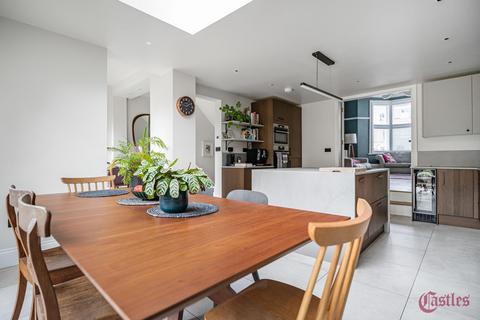 undefined, Crouch Hill, N8