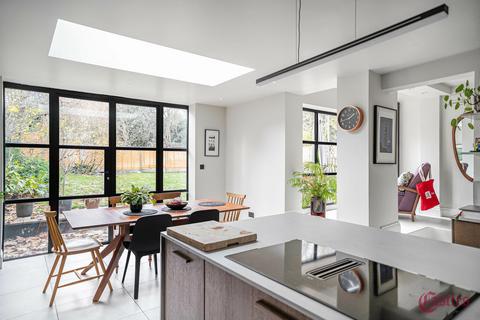 undefined, Crouch Hill, N8