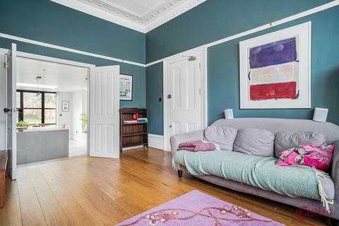 undefined, Crouch Hill, N8