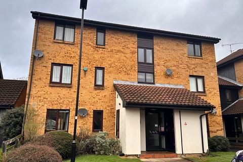 1 bedroom flat to rent, Deerhurst Close, Feltham, TW13
