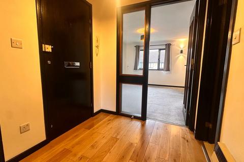 1 bedroom flat to rent, Deerhurst Close, Feltham, TW13