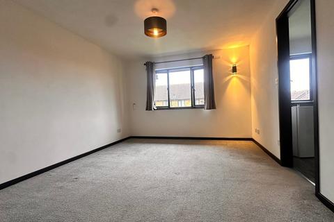 1 bedroom flat to rent, Deerhurst Close, Feltham, TW13
