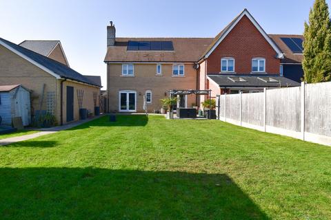 4 bedroom semi-detached house for sale, Burns Way, Dunmow CM6