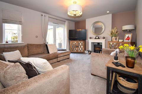 4 bedroom semi-detached house for sale, Burns Way, Dunmow CM6