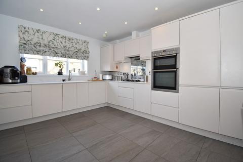 4 bedroom semi-detached house for sale, Burns Way, Dunmow CM6