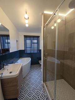 3 bedroom apartment to rent, Flat , Viceroy Court, Wilmslow Road, Manchester
