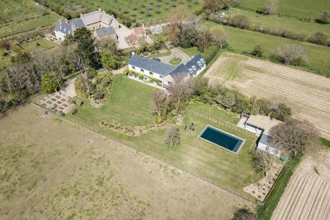 7 bedroom detached house for sale, Les Charrieres Malorey, St. Lawrence, Jersey