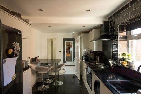 2 bedroom maisonette for sale, Lea Road, Enfield EN2