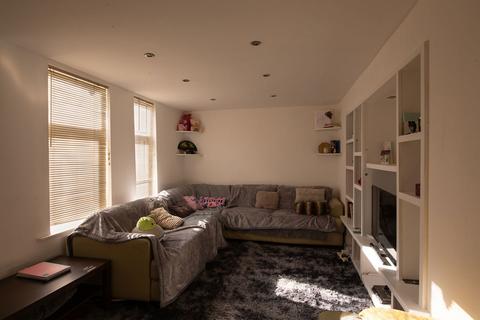2 bedroom maisonette for sale, Lea Road, Enfield EN2