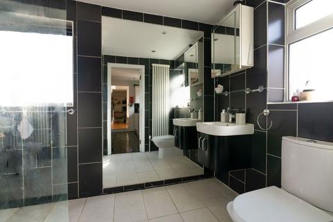 2 bedroom maisonette for sale, Lea Road, Enfield EN2