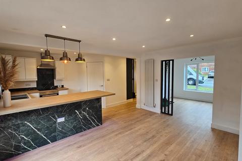 3 bedroom semi-detached house to rent, Brynglas, Caerphilly, CF83