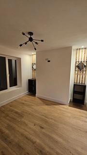 3 bedroom semi-detached house to rent, Brynglas, Caerphilly, CF83
