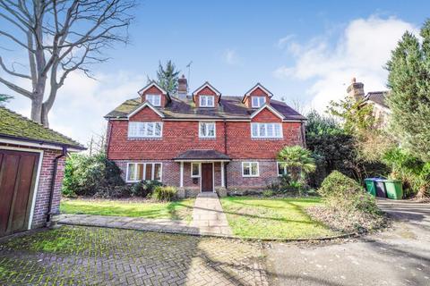 6 bedroom detached house for sale, 3 Caerleon Close, Claygate, Esher, Surrey, KT10 0TY