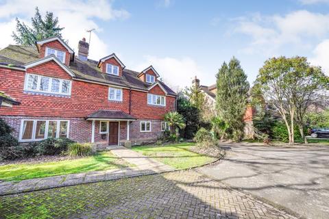 6 bedroom detached house for sale, 3 Caerleon Close, Claygate, Esher, Surrey, KT10 0TY