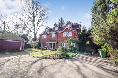 6 bedroom detached house for sale, 3 Caerleon Close, Claygate, Esher, Surrey, KT10 0TY