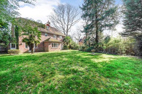 6 bedroom detached house for sale, 3 Caerleon Close, Claygate, Esher, Surrey, KT10 0TY