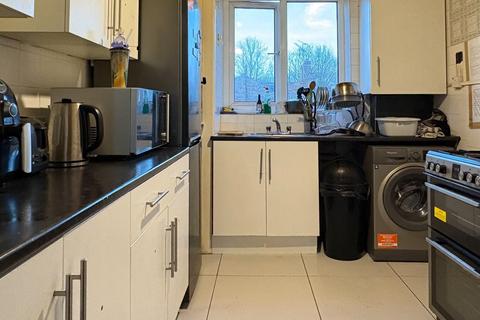 4 bedroom flat share to rent, Cornwallis Road