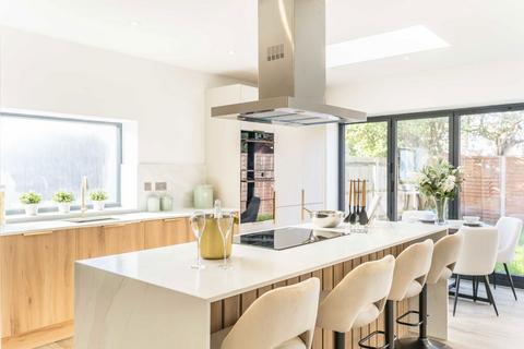 3 bedroom house for sale, Hathaway Gardens, LONDON W13