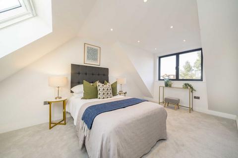 3 bedroom house for sale, Hathaway Gardens, LONDON W13