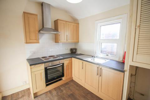 2 bedroom apartment for sale, South Ward*Large Lounge*Two Double Bedrooms*Vacant*Close to Amenities & Beach*Updating Required*