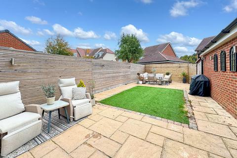 3 bedroom semi-detached house for sale, Coleridge Crescent, Littlehampton, BN17