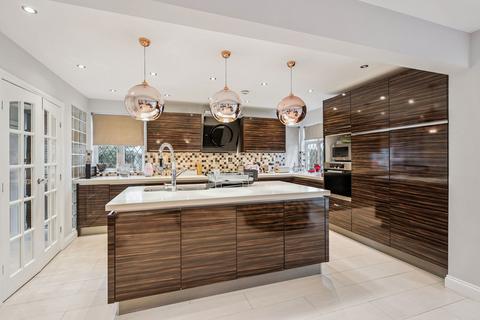 3 bedroom detached house for sale, Colburn Avenue, Pinner HA5