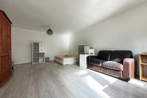 1 bedroom end of terrace house to rent, Staines Road East, Sunbury-on-Thames TW16