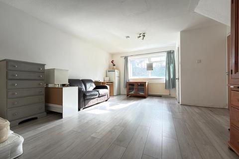 1 bedroom end of terrace house to rent, Staines Road East, Sunbury-on-Thames TW16