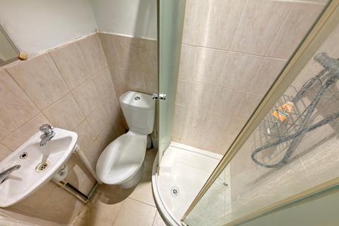 1 bedroom end of terrace house to rent, Staines Road East, Sunbury-on-Thames TW16