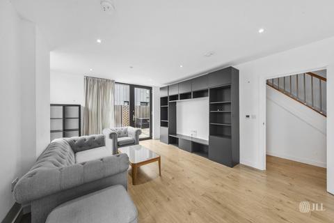 3 bedroom flat to rent, Langham House, London E15