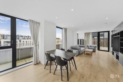 3 bedroom flat to rent, Langham House, London E15