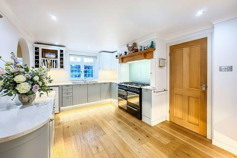 5 bedroom semi-detached house for sale, Weavers Hill, Angmering, BN16