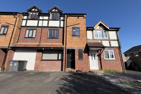 5 bedroom townhouse for sale, Sandpiper Close, Herons Reach FY3