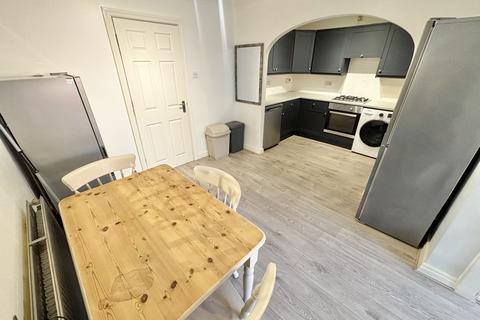 5 bedroom townhouse for sale, Sandpiper Close, Herons Reach FY3